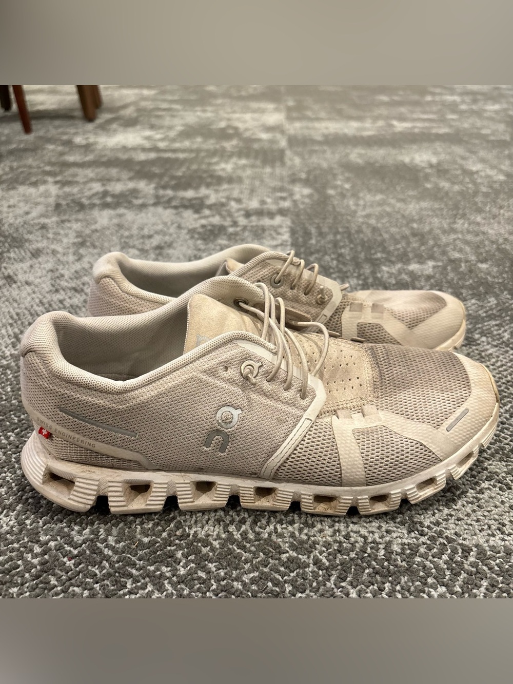 On Running Cloud 6 White Athletic Running Shoes Womens U.S. 8.5
